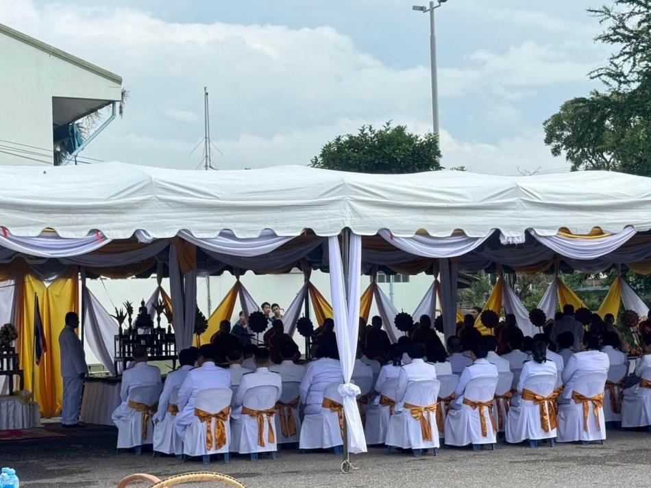 ร่วมพิธีสวดพระพุทธมนต์ ทำบุญตักบาตรถวายเป็นพระราชกุศล เนื่องใน วันนวมินทรมหาราช วันคล้ายวันสวรรคต พระบาทสมเด็จพระบรมชนกาธิเบศร มหาภูมิพลอดุลยเดชมหาราช บรมนาถบพิตร ณ บริเวณหน้าสถานีรถไฟกุยบุรี
