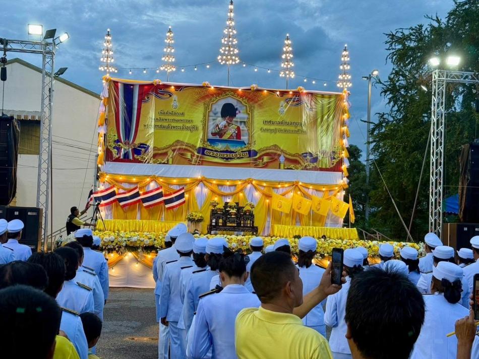 ร่วมพิธีถวายเครื่องราชสักการะและวางพานพุ่ม และจุดเทียนชัยถวายพระพร เนื่องในโอกาสวันเฉลิมพระชนมพรรษา 28 กรกฎาคม 2568